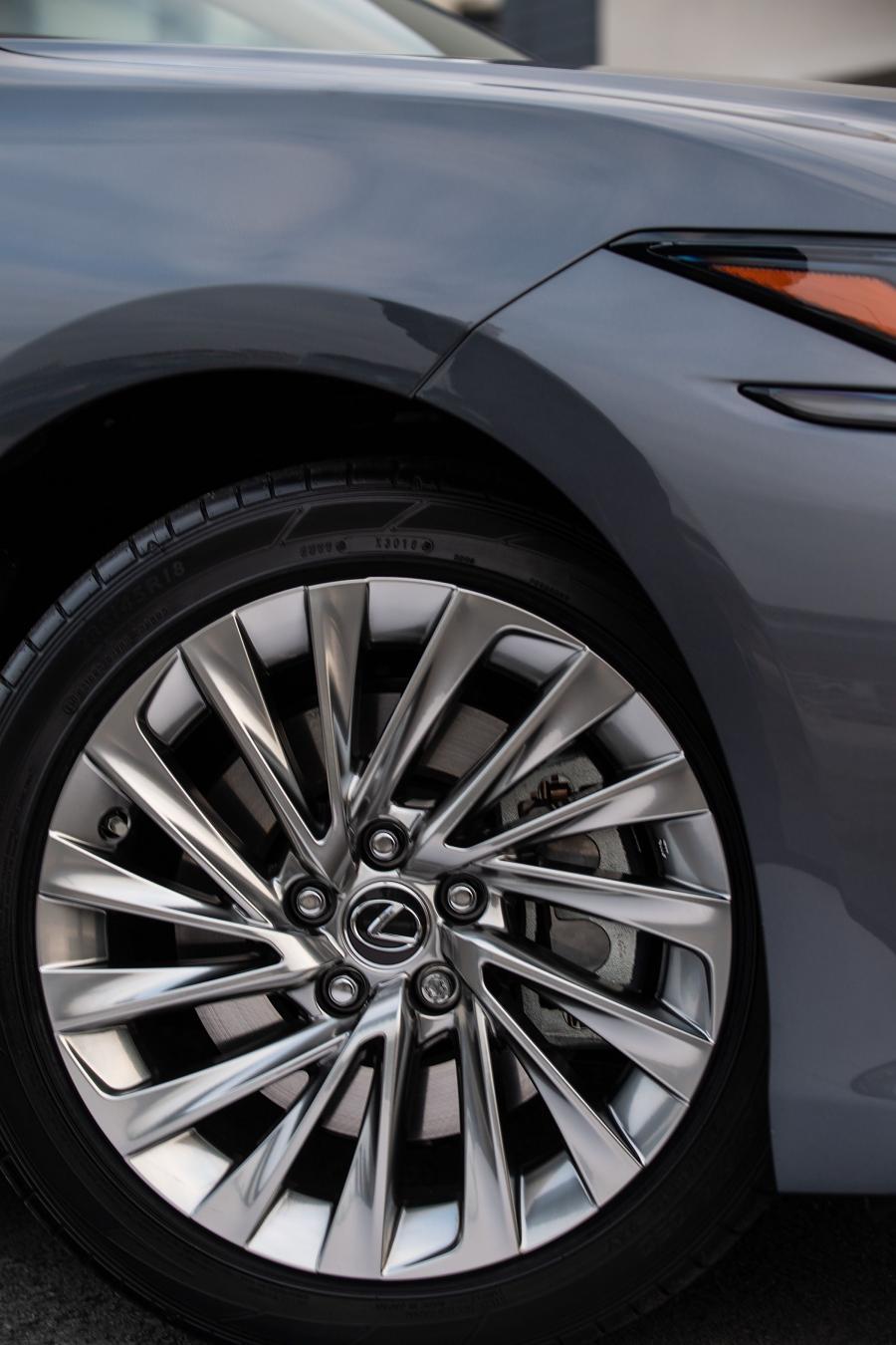 Колеса Lexus ES300h 2019 года  (UK) (фото 11 из 30)